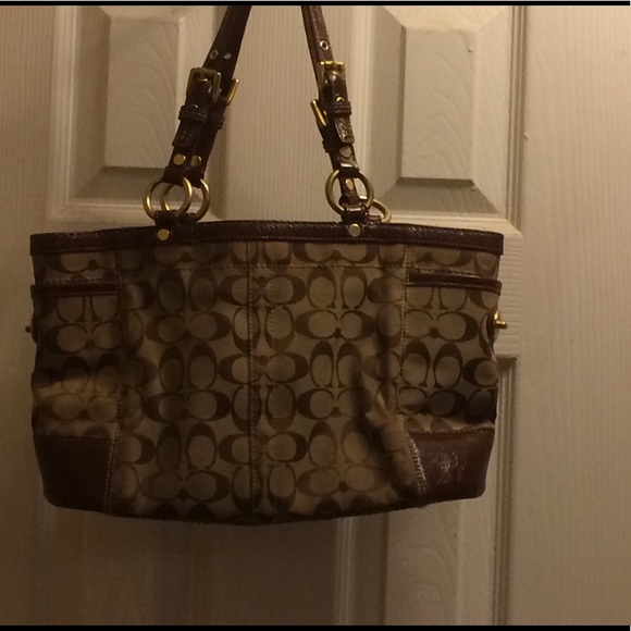 Coach - Picture 7 of 7